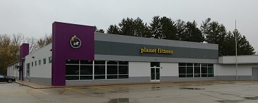 Planet fitness storefront and well-lit logo